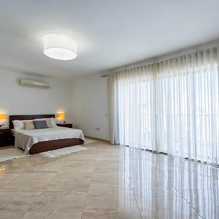 Seafront Terrace With A Breathtaking Valletta View Sliema