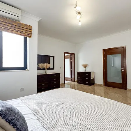 Seafront Terrace With A Breathtaking Valletta View Lejlighed