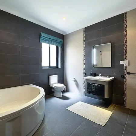 Seafront Terrace With A Breathtaking Valletta View Lejlighed