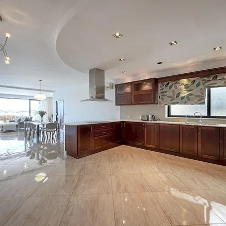 Seafront Terrace With A Breathtaking Valletta View