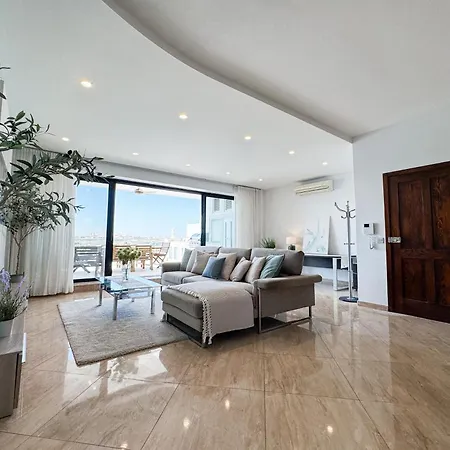Seafront Terrace With A Breathtaking Valletta View Apartment