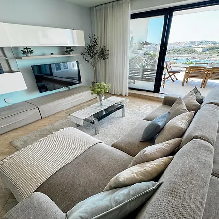 Seafront Terrace With A Breathtaking Valletta View 斯利马