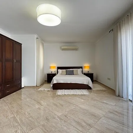 Seafront Terrace With A Breathtaking Valletta View *