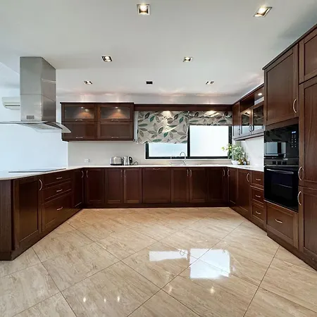 Seafront Terrace With A Breathtaking Valletta View 公寓