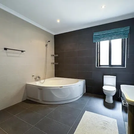 Seafront Terrace With A Breathtaking Valletta View * Sliema