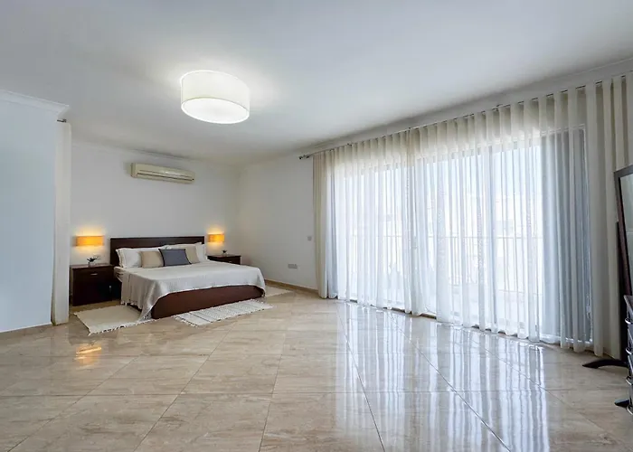 Seafront Terrace With A Breathtaking Valletta View Σλιέμα