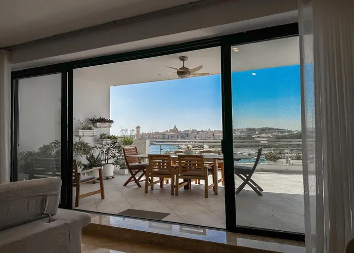Seafront Terrace With A Breathtaking Valletta View Διαμέρισμα *