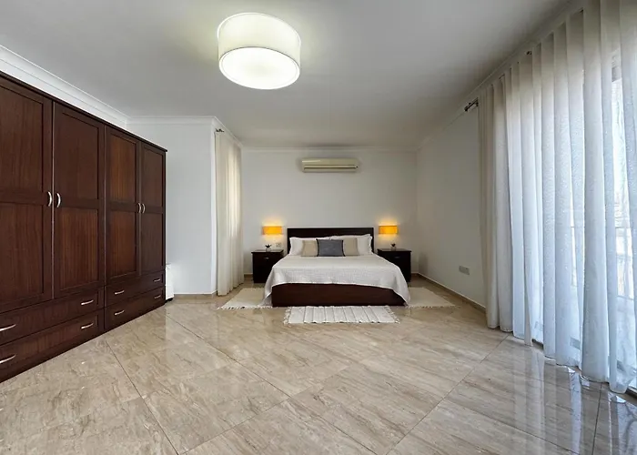 Seafront Terrace With A Breathtaking Valletta View *