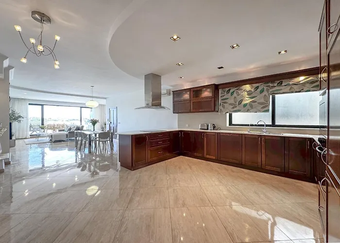 Seafront Terrace With A Breathtaking Valletta View