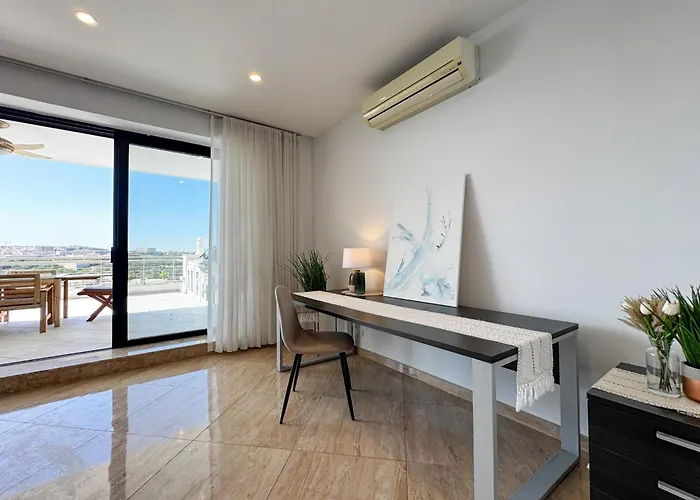 Seafront Terrace With A Breathtaking Valletta View *