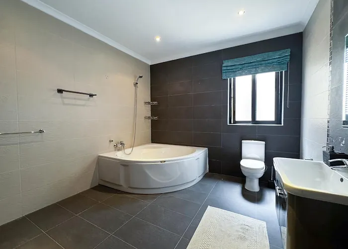 Seafront Terrace With A Breathtaking Valletta View * Σλιέμα