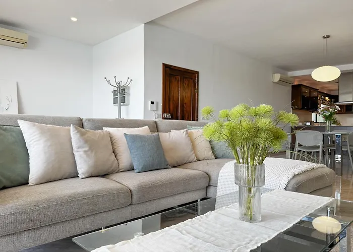 Seafront Terrace With A Breathtaking Valletta View *