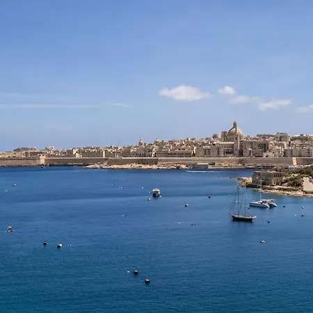 Seafront Terrace With A Breathtaking Valletta View Διαμέρισμα Σλιέμα